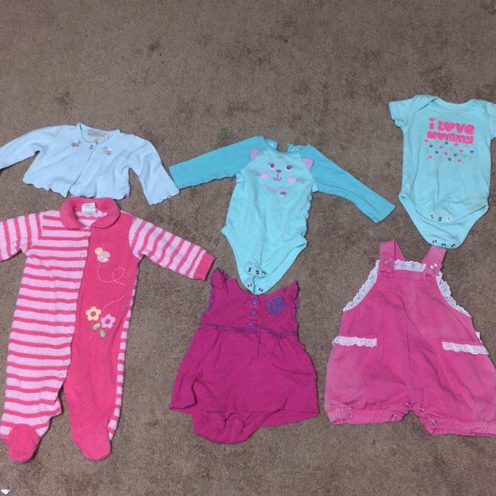 Onesies size 3-6 months never worn no stains